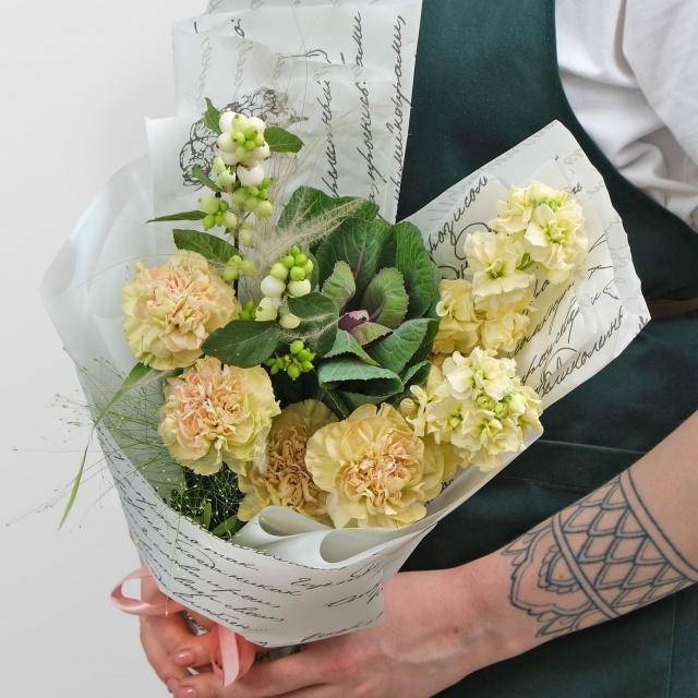 Букет из Маттиолы, Гвоздики и Брассики «Экзотика» Букет из Маттиолы, Гвоздики и Брассики «Экзотика»