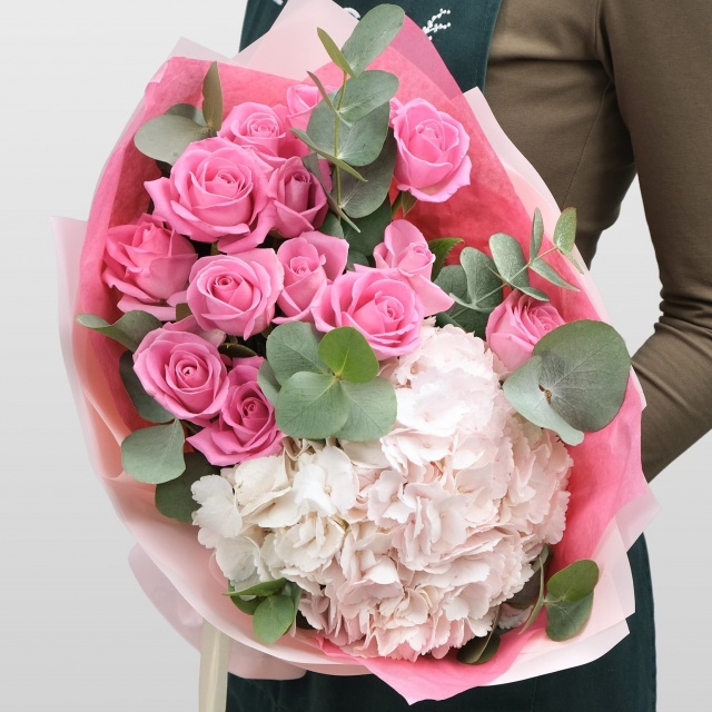 Букет Гортензии и Роз Кения «Гениальной» Букет Гортензии и Роз Кения «Гениальной»