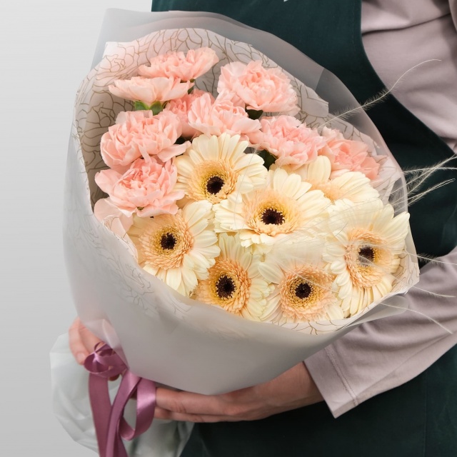 Букет из Гвоздики и Гермини «Карамелька» Букет из Гвоздики и Гермини «Карамелька»