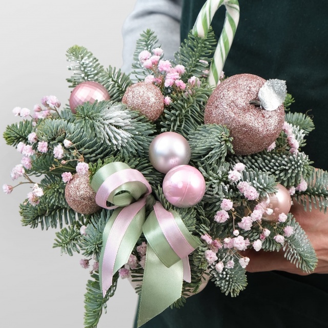 Композиция из Нобилиса и Гипсофилы «Новогоднее счастье» Композиция из Нобилиса и Гипсофилы «Новогоднее счастье»