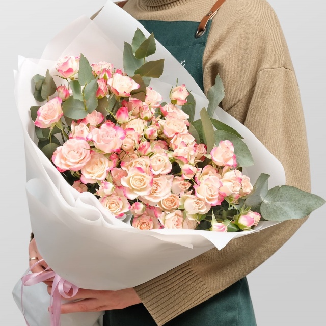 Букет из кустовых Роз «Аделина» Букет из кустовых Роз «Аделина»