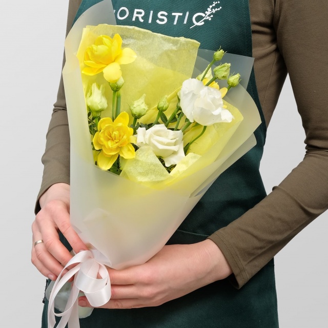 Букет из Нарцисса и Эустомы «Летний Бриз» Букет из Нарцисса и Эустомы «Летний Бриз»