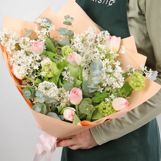 Букет из Сирени, Тюльпанов и Вибурнума «Весенний флер» Букет из Сирени, Тюльпанов и Вибурнума «Весенний флер»