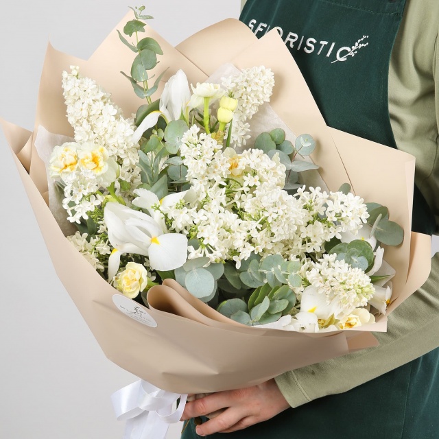 Букет из Сирени, Нарциссов и Ирисов «Весеннее облако» Букет из Сирени, Нарциссов и Ирисов «Весеннее облако»