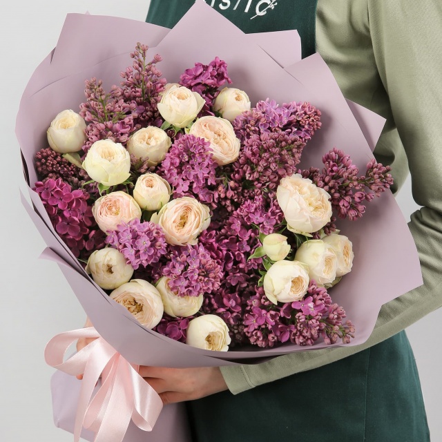 Букет из Сирени и кустовых пионовидных Роз «На закате» Букет из Сирени и кустовых пионовидных Роз «На закате»