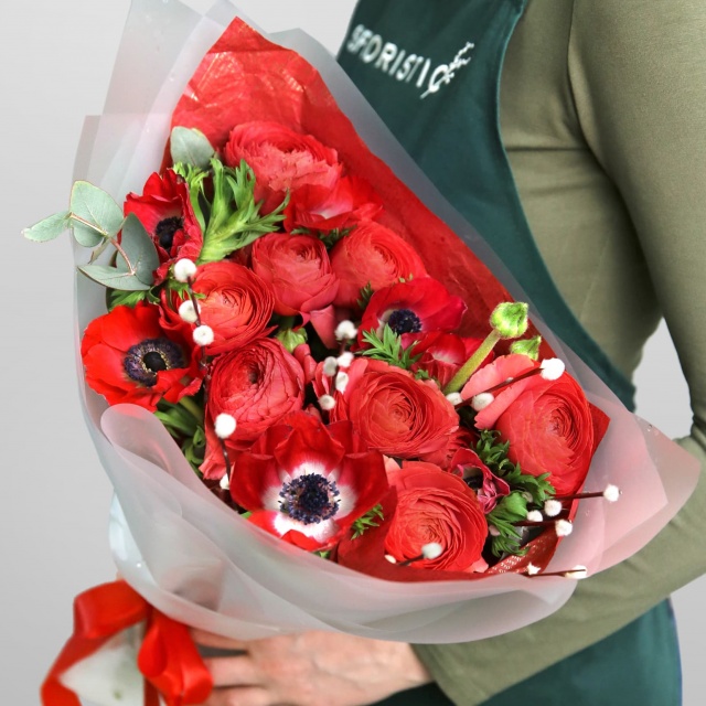 Букет из Ранункулюсов, Анемонов и Вербы «Особый случай» Букет из Ранункулюсов, Анемонов и Вербы «Особый случай»