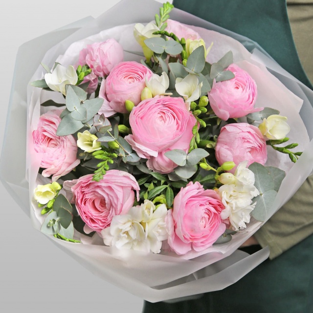 Букет из Ранункулюсов и Фрезии «Розовое мерцание» Букет из Ранункулюсов и Фрезии «Розовое мерцание»