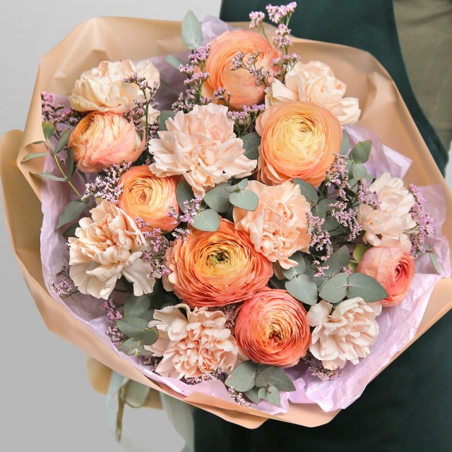 Букет из Ранункулюсов и Диантусов «Сливочный десерт» Букет из Ранункулюсов и Диантусов «Сливочный десерт»