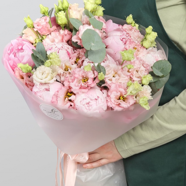 Букет из Пионов и Эустомы «Цветочная мелодия» Букет из Пионов и Эустомы «Цветочная мелодия»