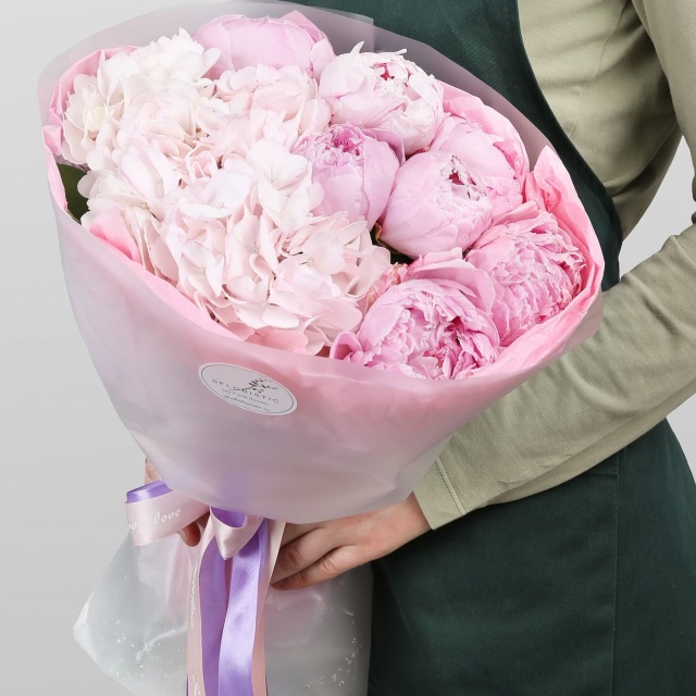 Букет из Пионов и Гортензии «Лепестки заката» Букет из Пионов и Гортензии «Лепестки заката»