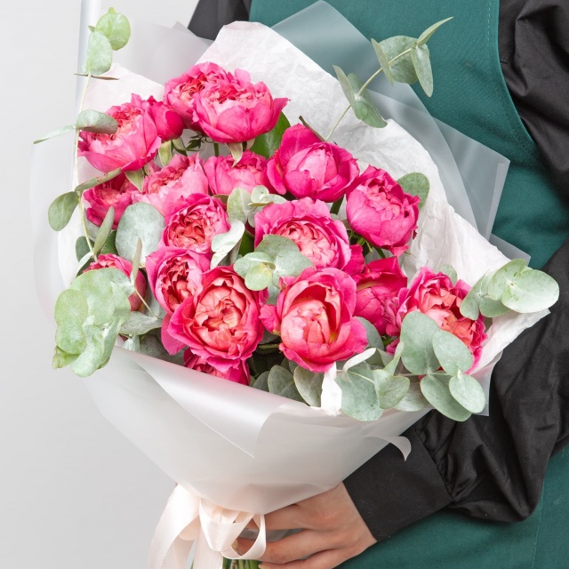 Букет из кустовых Роз «Словно в сказке» Букет из кустовых Роз «Словно в сказке»