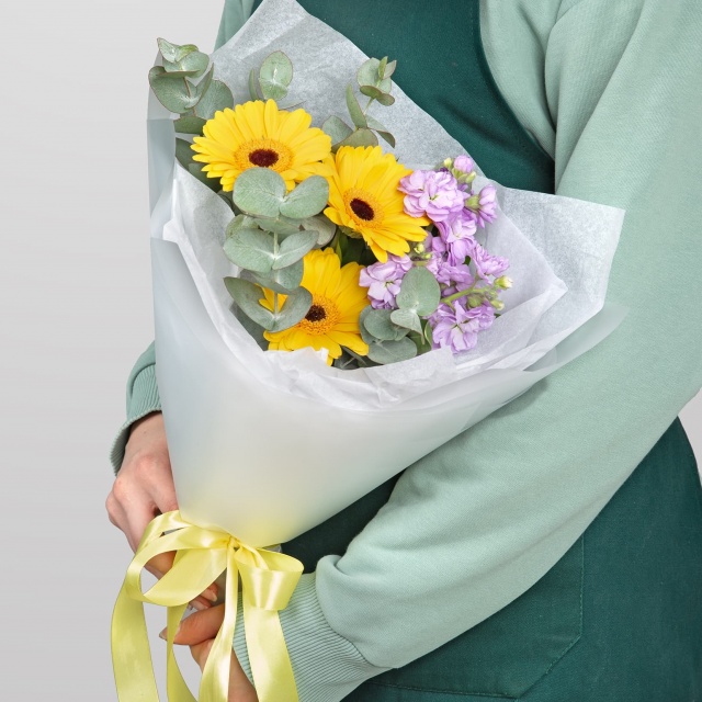 Букет из Гермини и Маттиолы «Разноцветная Радуга» Букет из Гермини и Маттиолы «Разноцветная Радуга»