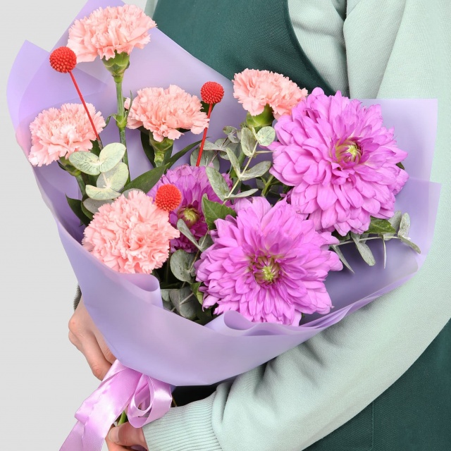 Букет из Георгин и Диантуса «Сладкий Ветер» Букет из Георгин и Диантуса «Сладкий Ветер»