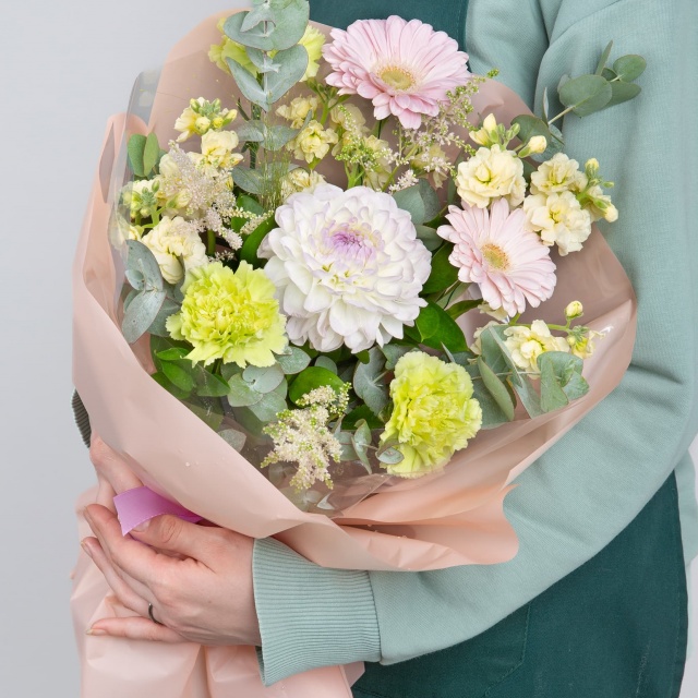 Букет из Георгин и Гермини «Свет Надежды» Букет из Георгин и Гермини «Свет Надежды»