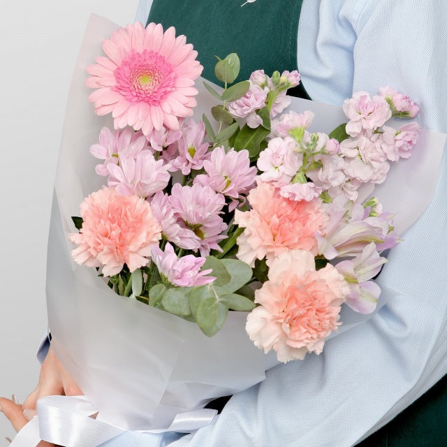 Букет из Гермини, Маттиолы и Альстромерии «Ветры любви» Букет из Гермини, Маттиолы и Альстромерии «Ветры любви»