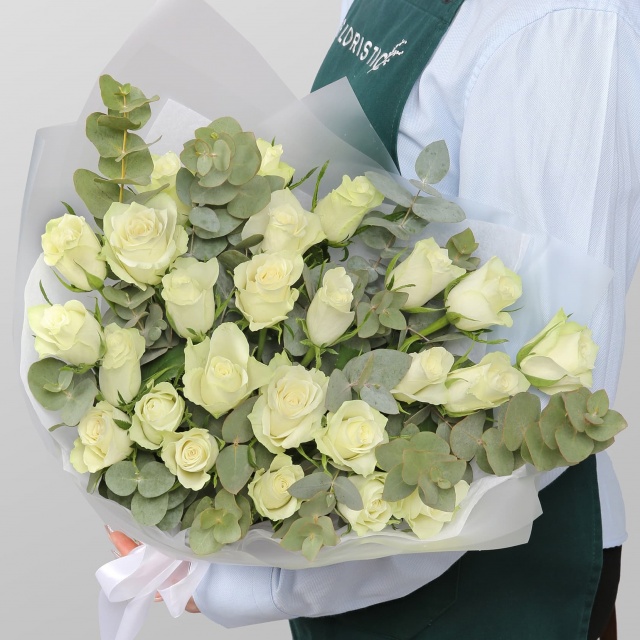 Букет Роз Кения 25 шт «Романс в розах» с эвкалиптом Букет Роз Кения 25 шт «Романс в розах» с эвкалиптом