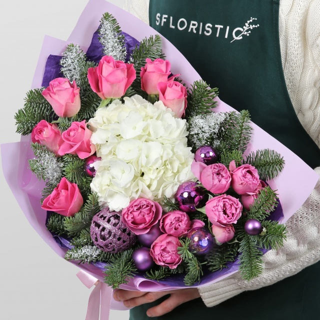 Новогодний букет из Нобилиса, Роз и Гортензии «Зимнее очарование» Новогодний букет из Нобилиса, Роз и Гортензии «Зимнее очарование»