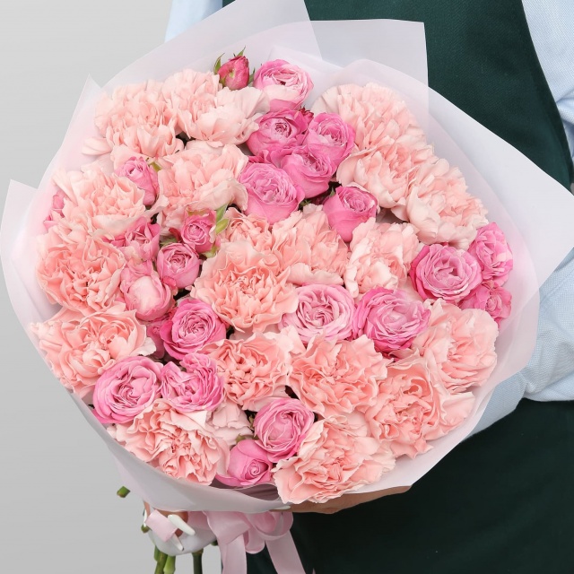 Букет из пионовидных Роз и Диантуса «Бархатное утро» Букет из пионовидных Роз и Диантуса «Бархатное утро»