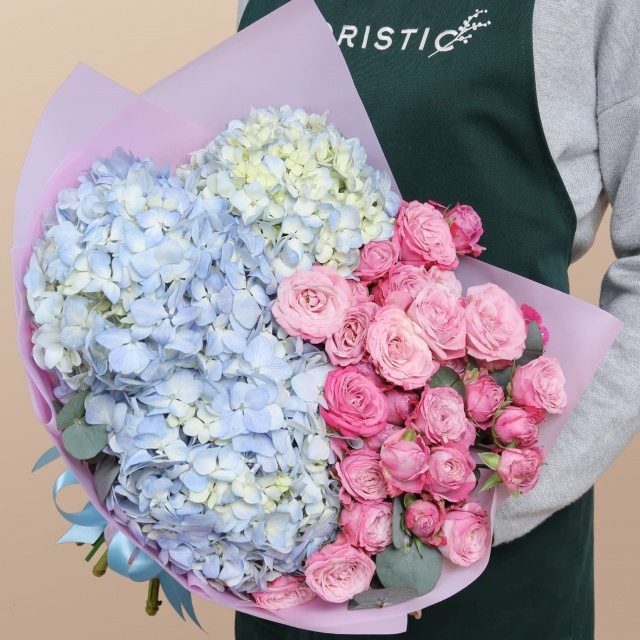 Букет из кустовых Роз и Гортензии «Тропинка к мечтам» Букет из кустовых Роз и Гортензии «Тропинка к мечтам»