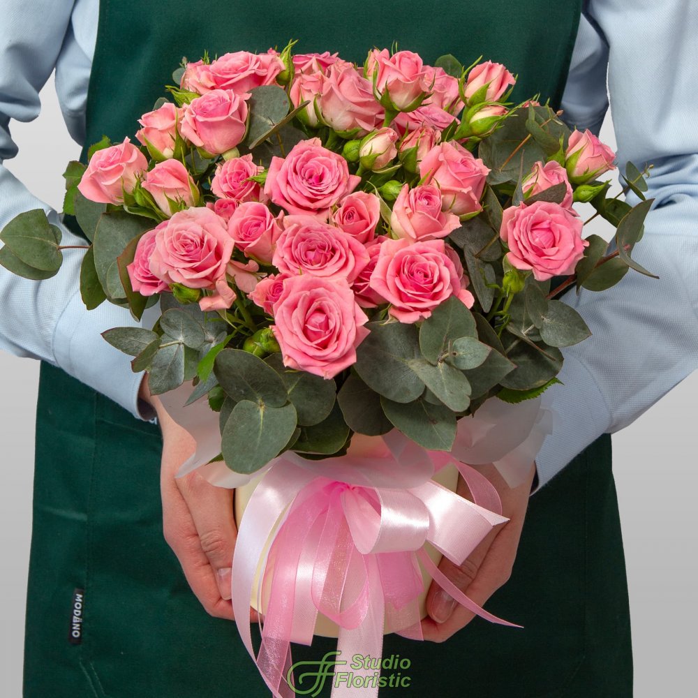 Композиция из Кустовых Роз в шляпной коробке «Теплое утро» Композиция из Кустовых Роз в шляпной коробке «Теплое утро»