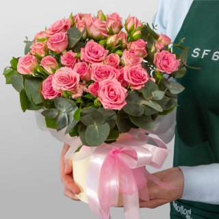 Композиция из Кустовых Роз в шляпной коробке «Теплое утро» Композиция из Кустовых Роз в шляпной коробке «Теплое утро»