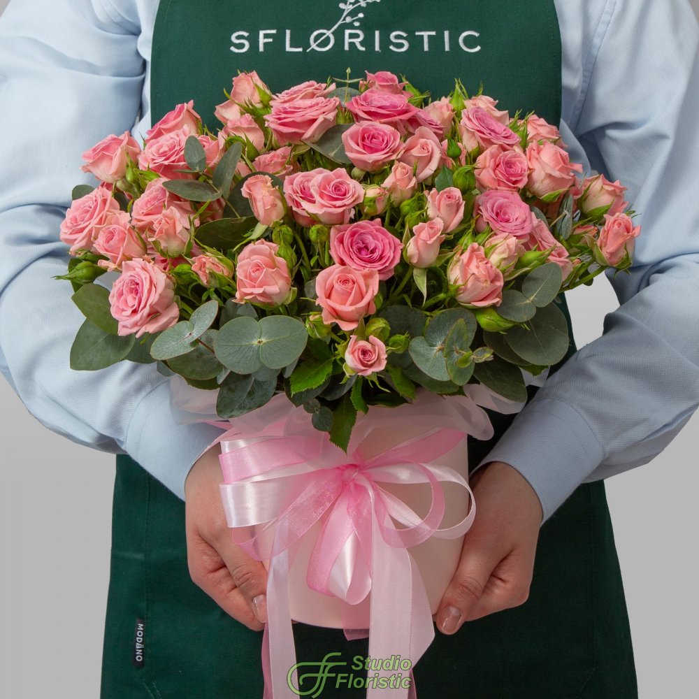 Композиция из Кустовых Роз в шляпной коробке «Легкое очарование» Композиция из Кустовых Роз в шляпной коробке «Легкое очарование»