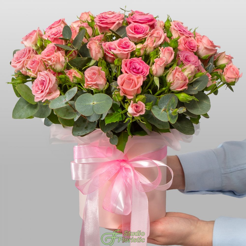 Композиция из Кустовых Роз в шляпной коробке «Легкое очарование» Композиция из Кустовых Роз в шляпной коробке «Легкое очарование»