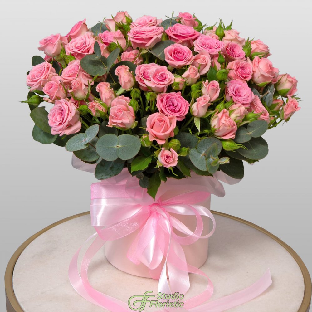 Композиция из Кустовых Роз в шляпной коробке «Легкое очарование» Композиция из Кустовых Роз в шляпной коробке «Легкое очарование»