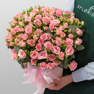 Композиция из Кустовых Роз в шляпной коробке «Сердечный вздох» Композиция из Кустовых Роз в шляпной коробке «Сердечный вздох»