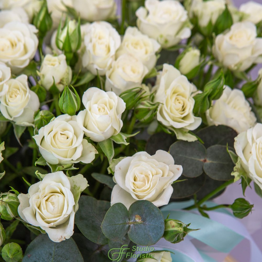 Композиция из Кустовых Роз в шляпной коробке «Северная романтика» Композиция из Кустовых Роз в шляпной коробке «Северная романтика»