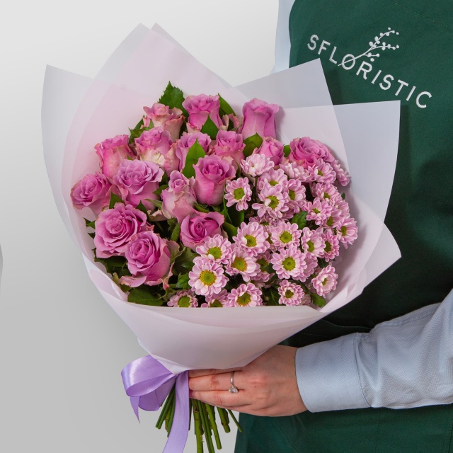 Букет из Роз Кения и Хризантем «Садовая дымка» Букет из Роз Кения и Хризантем «Садовая дымка»