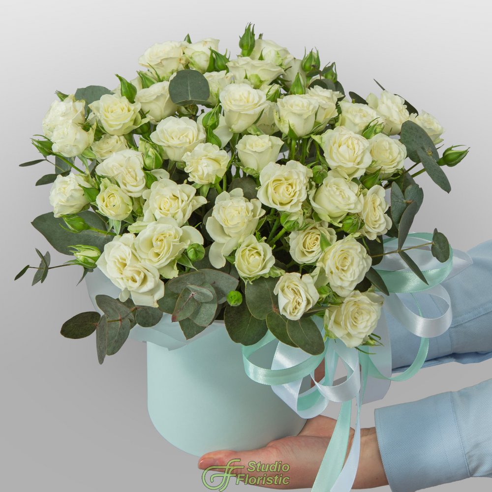 Композиция из Кустовых Роз в шляпной коробке «Светлая любовь» Композиция из Кустовых Роз в шляпной коробке «Светлая любовь»