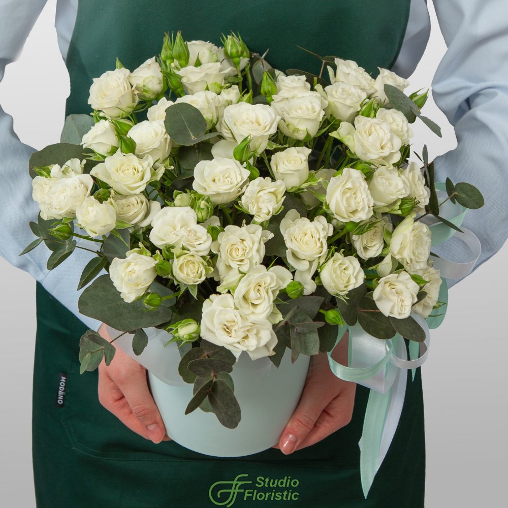 Композиция из Кустовых Роз в шляпной коробке «Светлая любовь» Композиция из Кустовых Роз в шляпной коробке «Светлая любовь»