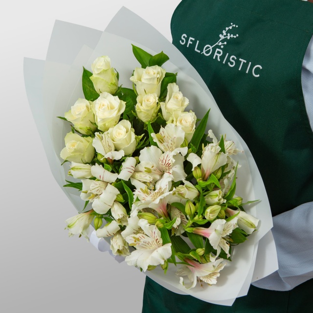 Букет из Роз Кения и Альстромерий «Белый парус» Букет из Роз Кения и Альстромерий «Белый парус»