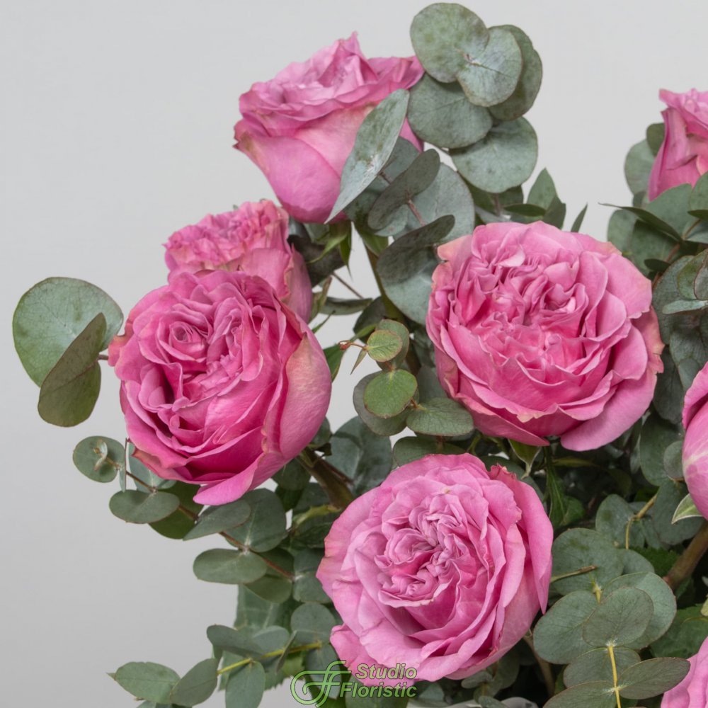 Композиция из пионовидных Роз Эквадор в шляпной коробке «В цвете чувств» Композиция из пионовидных Роз Эквадор в шляпной коробке «В цвете чувств»