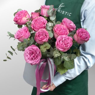 Композиция из пионовидных Роз Эквадор в шляпной коробке «В цвете чувств» Композиция из пионовидных Роз Эквадор в шляпной коробке «В цвете чувств»