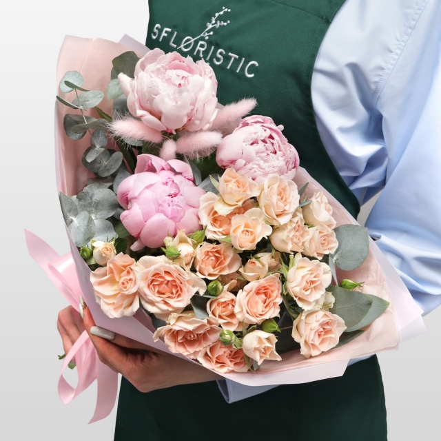 Букет из Пионов и Кустовых Роз «Ванильный бриз» Букет из Пионов и Кустовых Роз «Ванильный бриз»