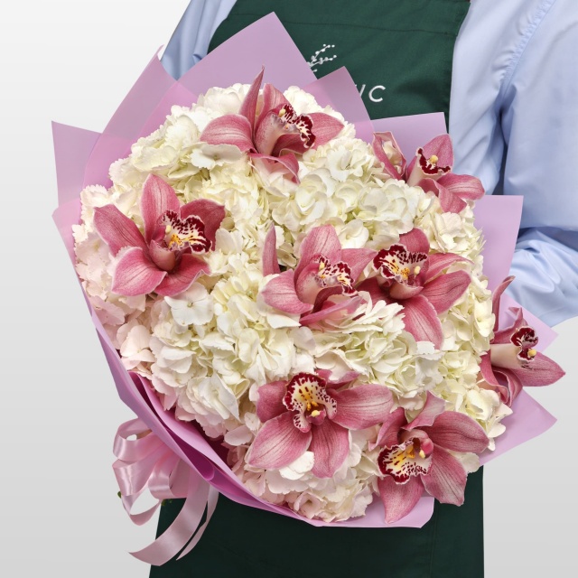 Букет из Гортензий и Орхидей «Сахарная дымка» Букет из Гортензий и Орхидей «Сахарная дымка»