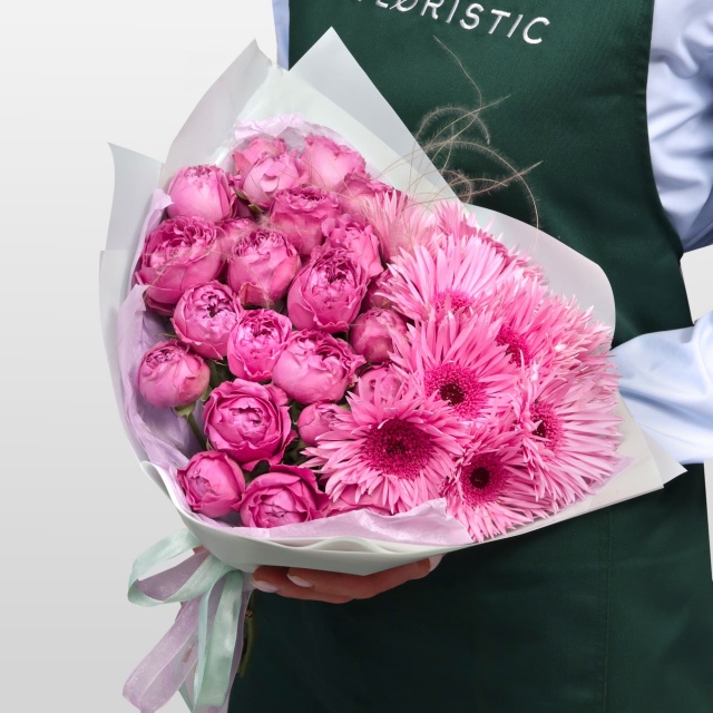 Букет из Роз Бомбастик и Гермини «Розовая бестия» Букет из Роз Бомбастик и Гермини «Розовая бестия»