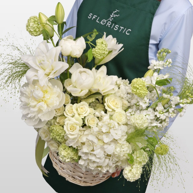 Композиция из Лилий, Маттиол, Роз и Пионов в корзине «Белый Вальс» Композиция из Лилий, Маттиол, Роз и Пионов в корзине «Белый Вальс»