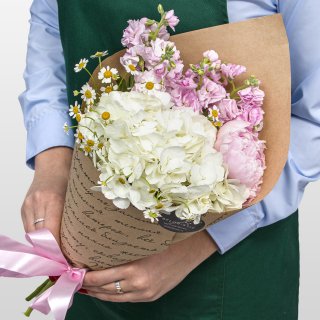 Букет из Ромашки, Пиона, Гортензии и Маттиол «Летнее Письмо» Букет из Ромашки, Пиона, Гортензии и Маттиол «Летнее Письмо»
