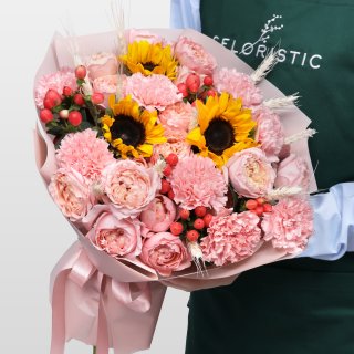 Букет из Подсолнухов, Роз и Гвоздик «Яркий урожай» Букет из Подсолнухов, Роз и Гвоздик «Яркий урожай»