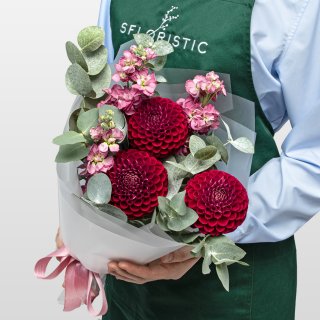 Букет из Георгин и Маттиолы «Вечер в Саду» Букет из Георгин и Маттиолы «Вечер в Саду»