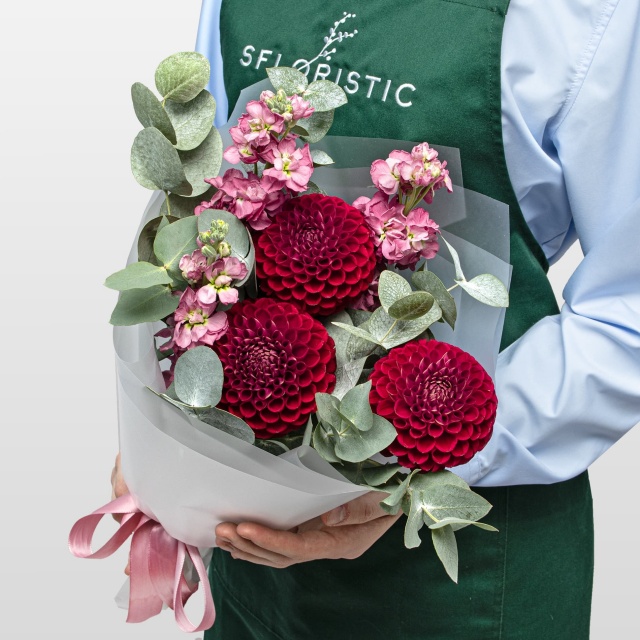 Букет из Георгин и Маттиолы «Вечер в Саду» Букет из Георгин и Маттиолы «Вечер в Саду»