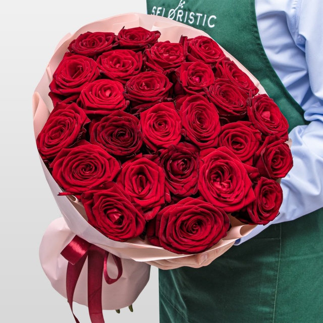 Букет из красных Роз Россия 25 шт «Стрела Амура» Букет из красных Роз Россия 25 шт «Стрела Амура»
