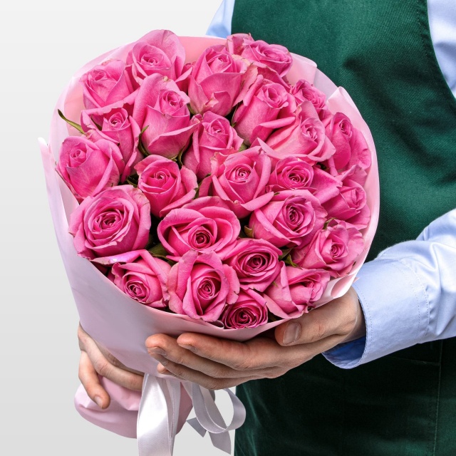 Букет розовых Роз Кения 40 см 25 шт «Девичьи Секреты» Букет розовых Роз Кения 40 см 25 шт «Девичьи Секреты»
