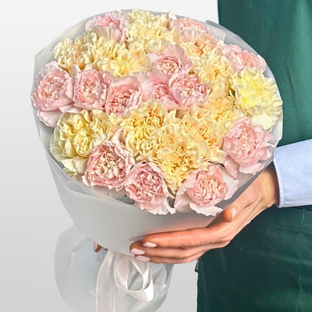 Букет из розовых и желтых Гвоздик 25 шт «Жемчужное Сияние» Букет из розовых и желтых Гвоздик 25 шт «Жемчужное Сияние»