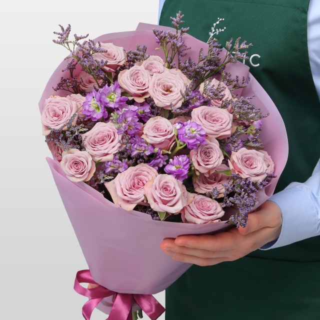 Букет из Кустовых Роз, Маттиол и Лимониума «Магия аметиста» Букет из Кустовых Роз, Маттиол и Лимониума «Магия аметиста»