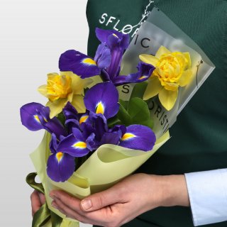 Букет из Ирисов и Нарциссов «Первоцвет» Букет из Ирисов и Нарциссов «Первоцвет»
